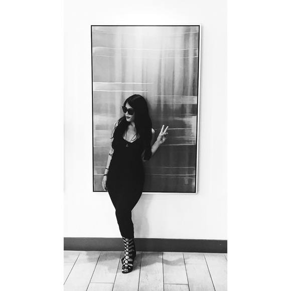 Meet your Posher, Stephanie🖤 - Picture 4 of 8